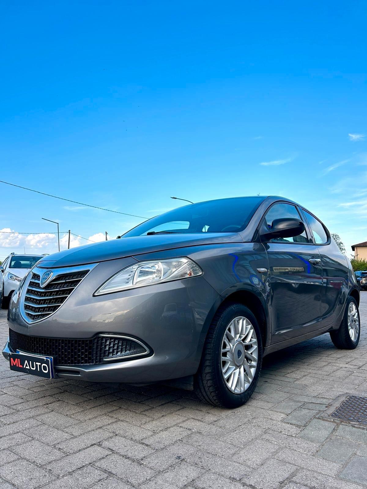 Lancia Ypsilon 1.2 69 CV 5 porte S&S Platinum - OK NEOPATENTATI
