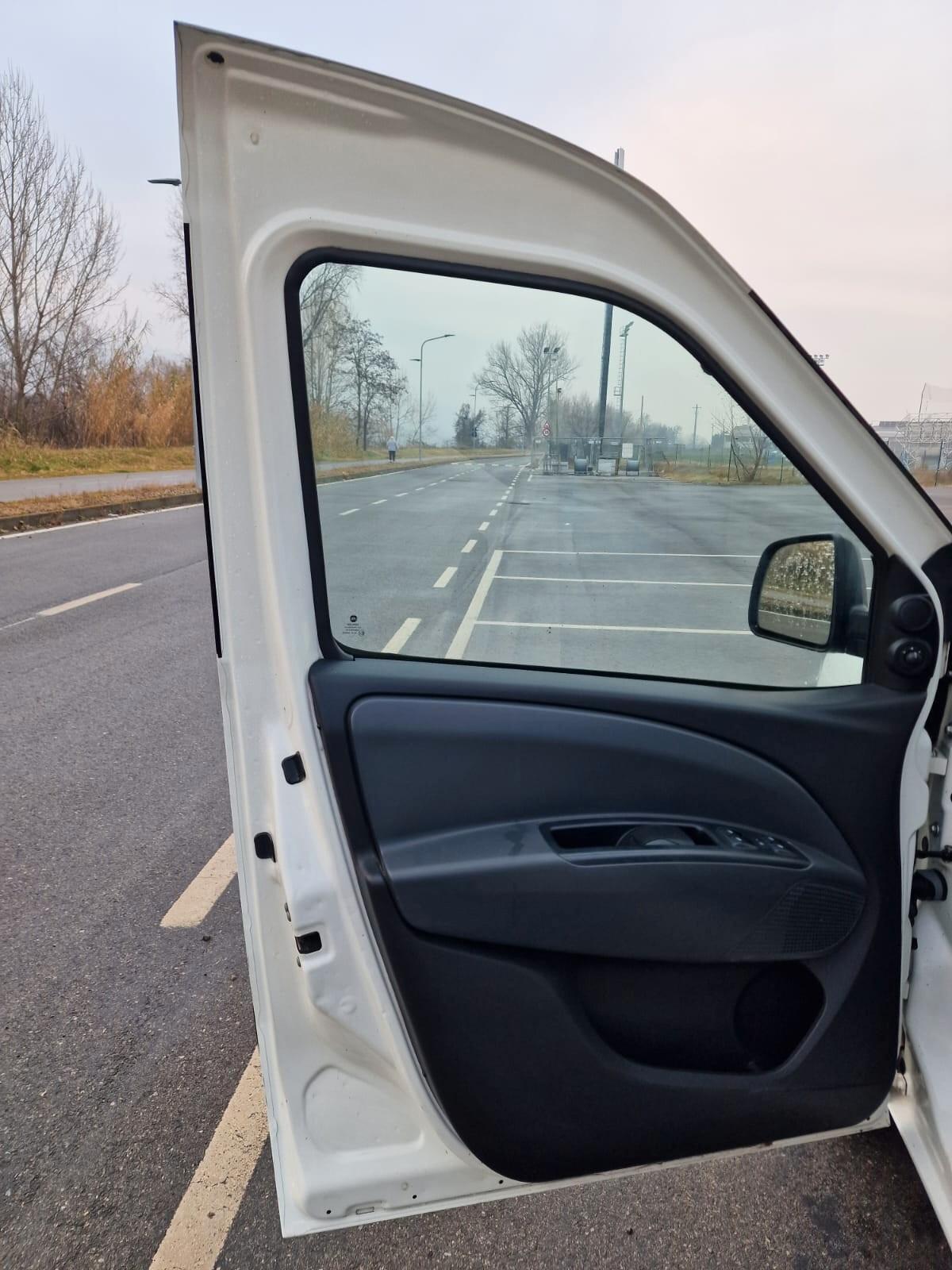 Fiat Doblo 1.6 MJT 16V trasporto disabili - 2012