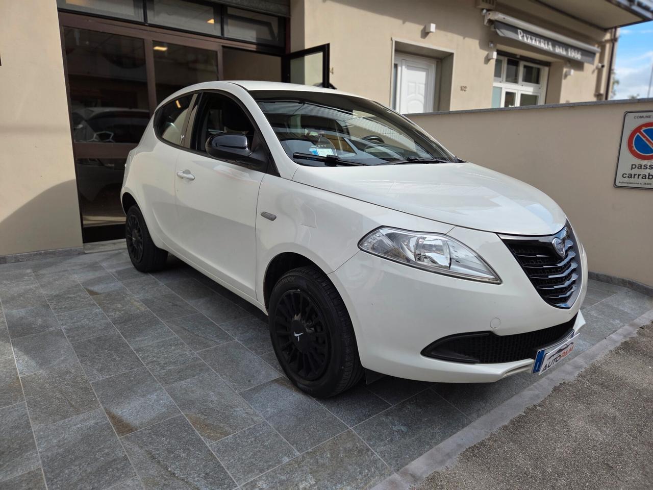 Lancia Ypsilon 0.9 TwinAir 85 CV 5 porte Metano Ecochic Gold