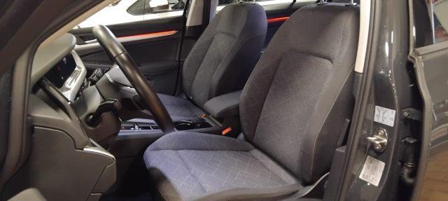 VOLKSWAGEN Golf VAR. 1.0 eTSI EVO DSG Life MILD HYBRID