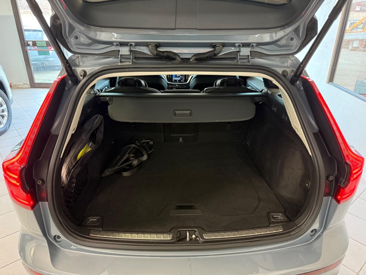 Volvo V60 B4 (d) Geartronic Momentum Business Pro