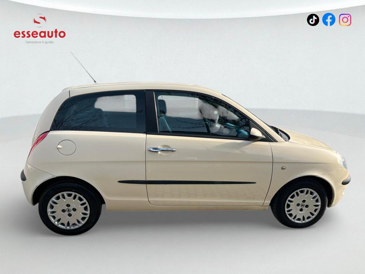 Lancia Ypsilon 1.2 16V Platino
