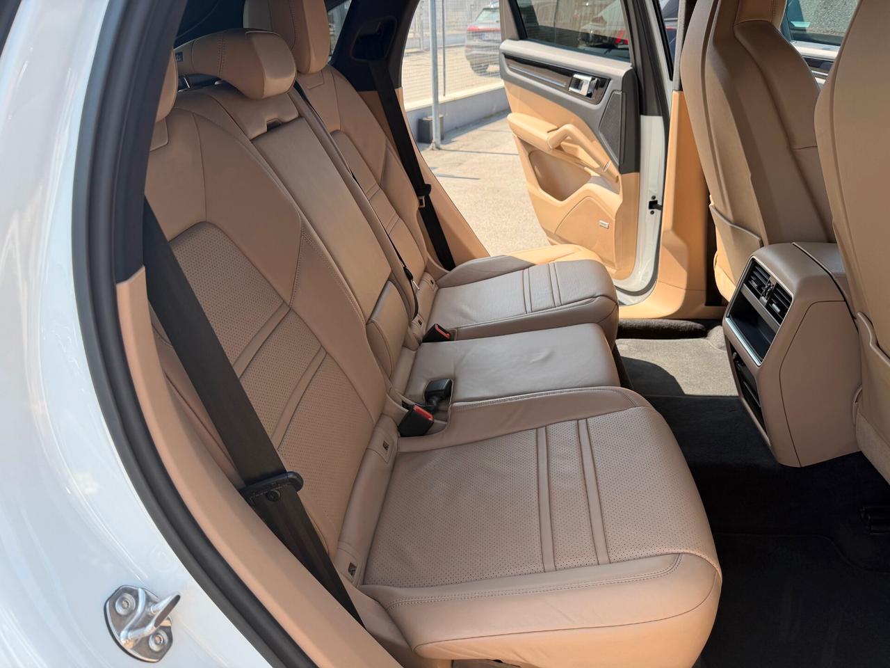 Porsche Cayenne Coupé 3.0 V6 E-Hybrid/tetto pan/scarico/pasm/bose