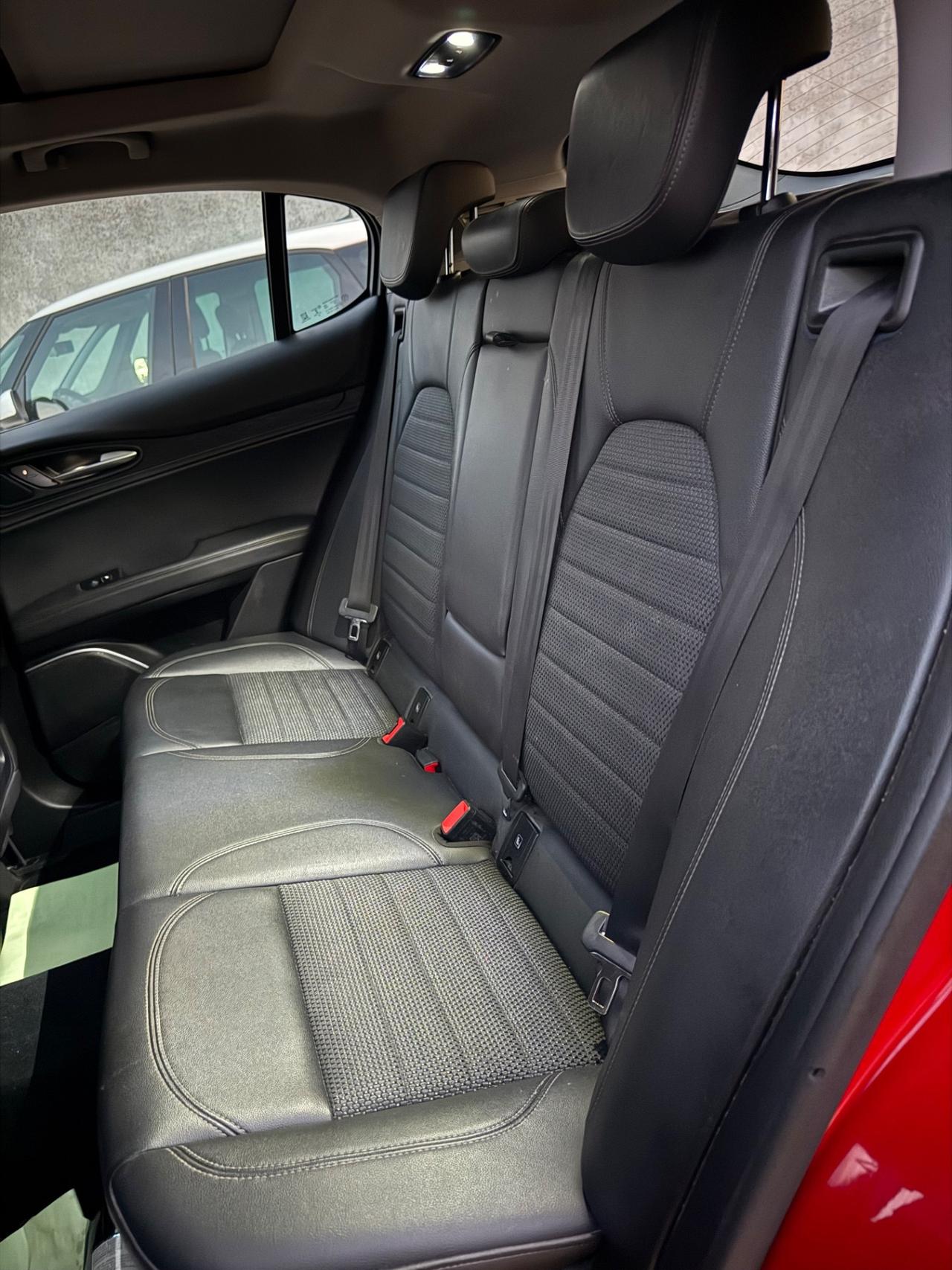 Alfa Romeo Stelvio at8 q4 190cv Veloce