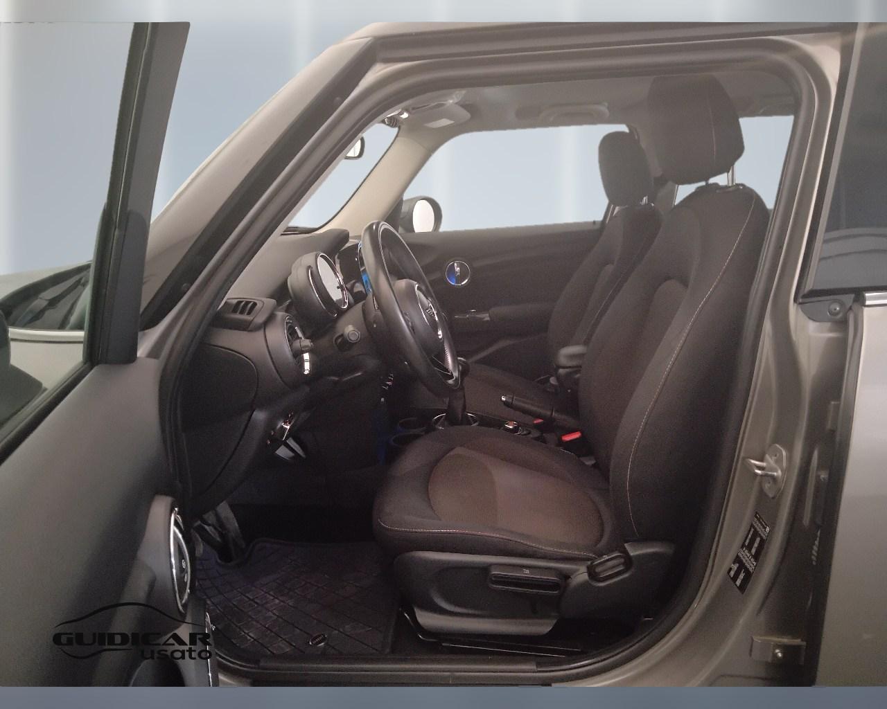 MINI Mini IV F55 2018 5p - Mini 5p 1.5 Cooper D Business XL