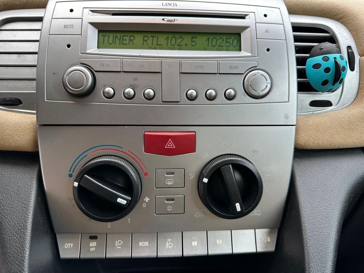 Lancia Ypsilon 1.4 GPL nessun limite di circolazione area B - ok Neopat