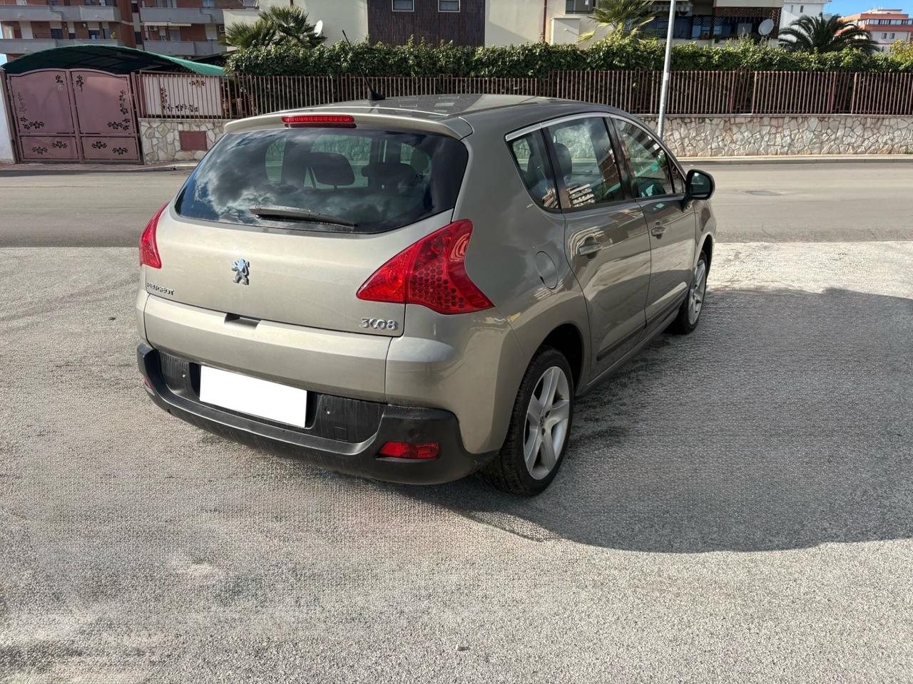 Peugeot 3008 1.6 HDi 110CV cambio robotizzato Business
