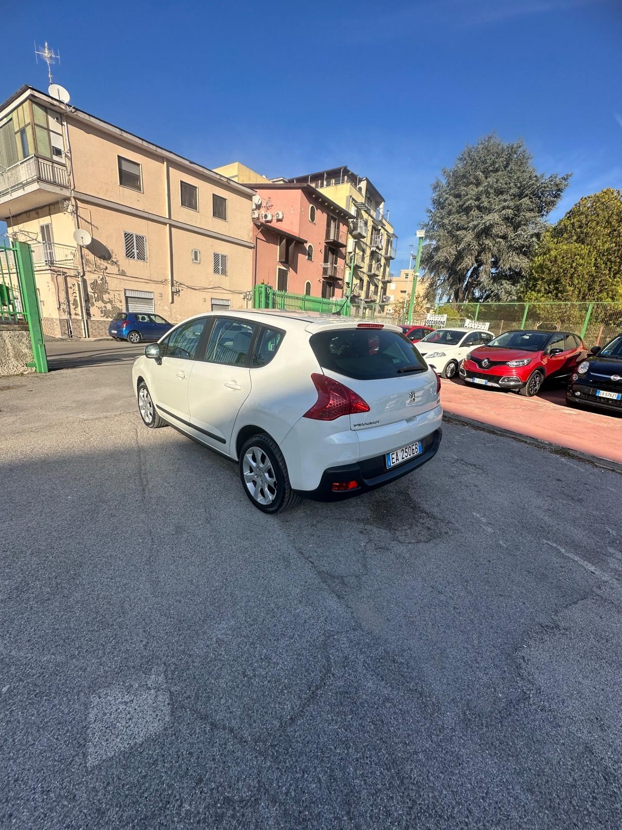 Peugeot 3008 1.6 HDi 110CV cambio robotizzato Business