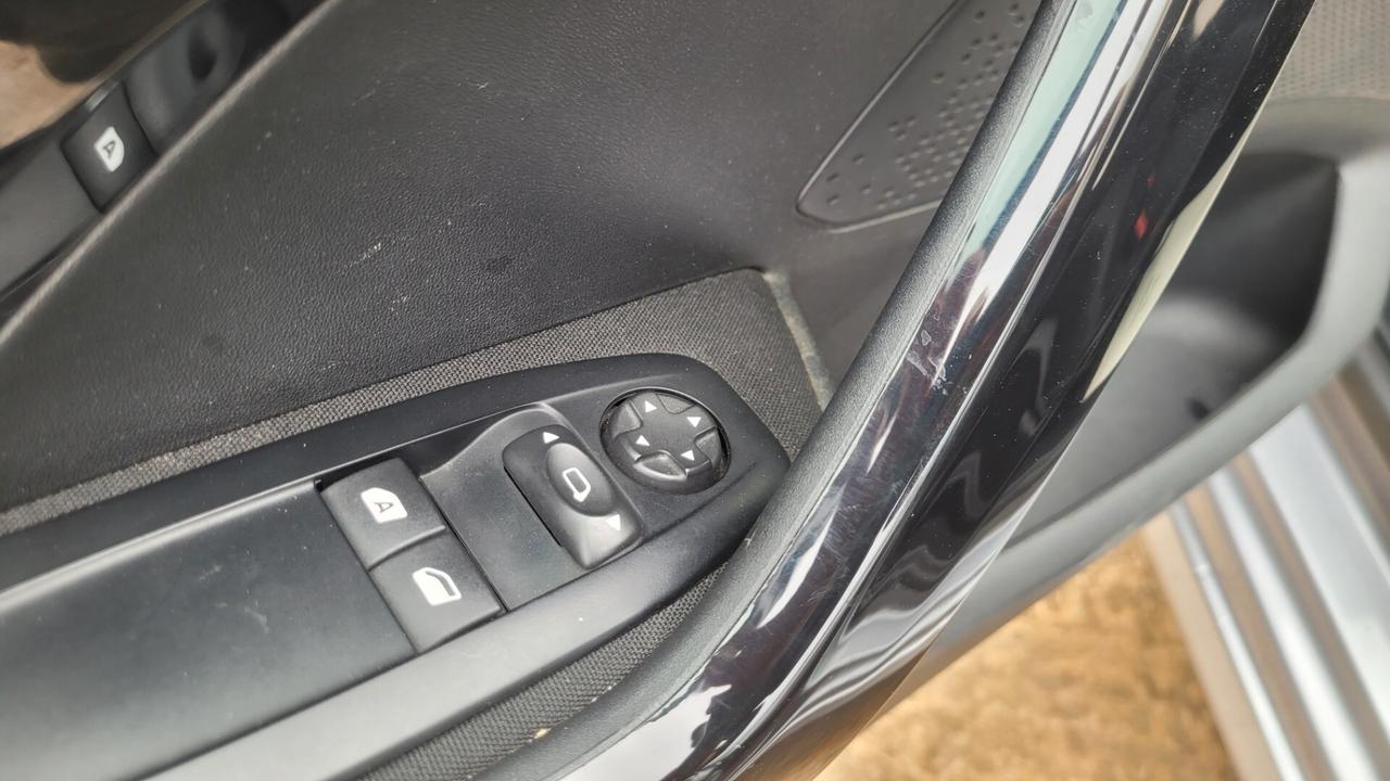 Peugeot 208 BlueHDi 100 S&S 5 porte GT Line