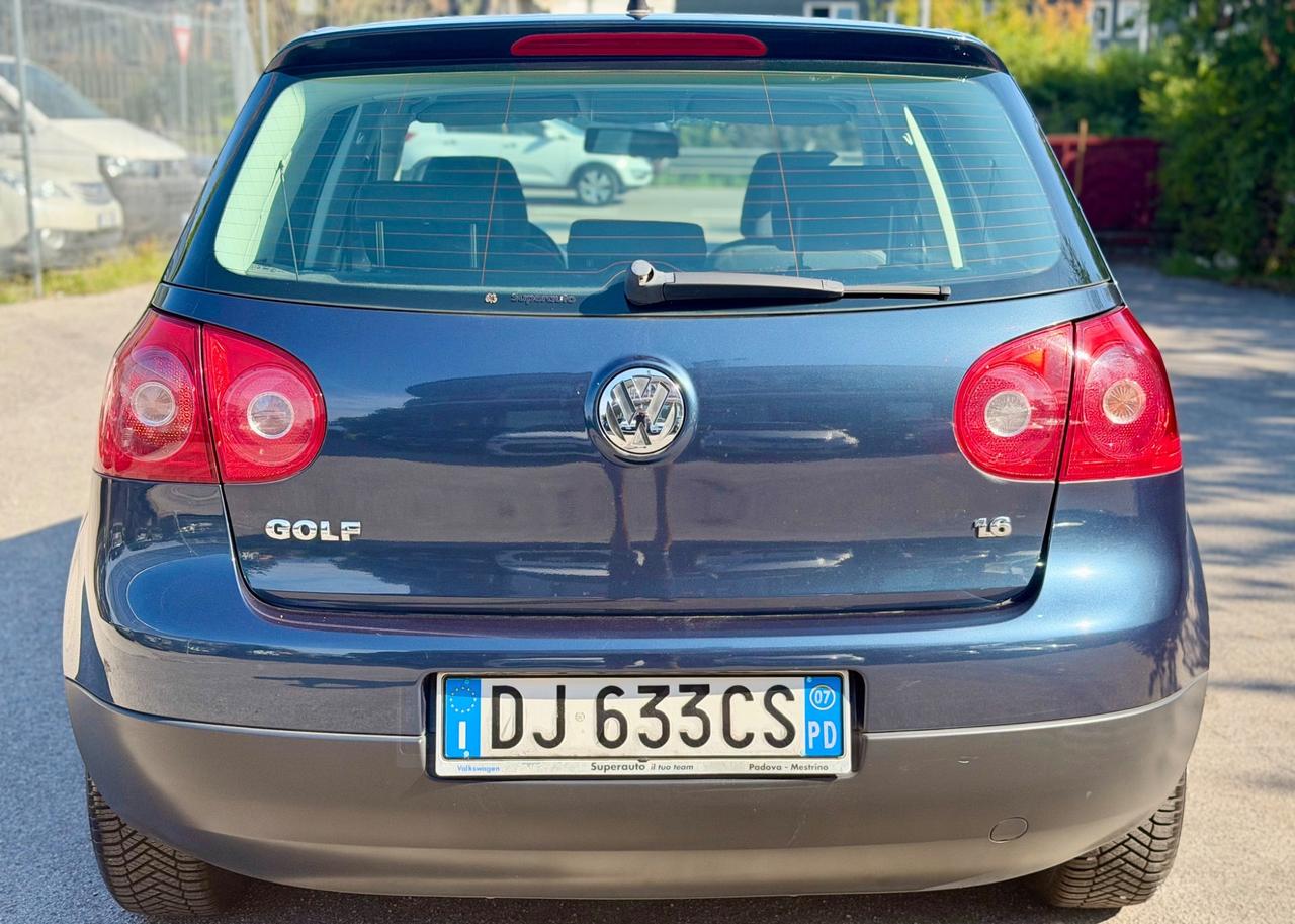 Volkswagen Golf 1,6 benzina km 120,000 ok neopatentati ! ! B