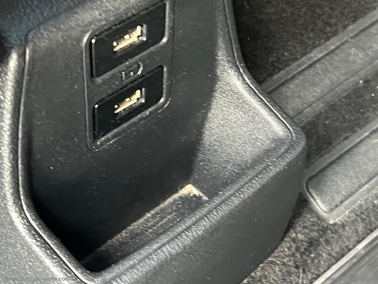 FORD Tou.Cust. 320 2.0 TDCi 130 aut. PC Tit.