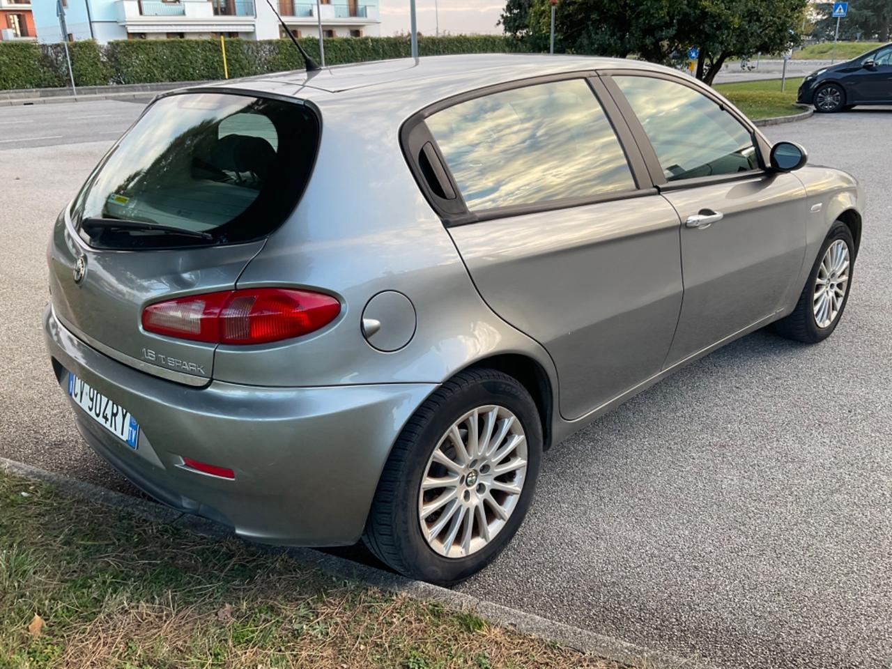 Alfa Romeo 147 1.6i 16V Twin Spark cat 5p. Progression