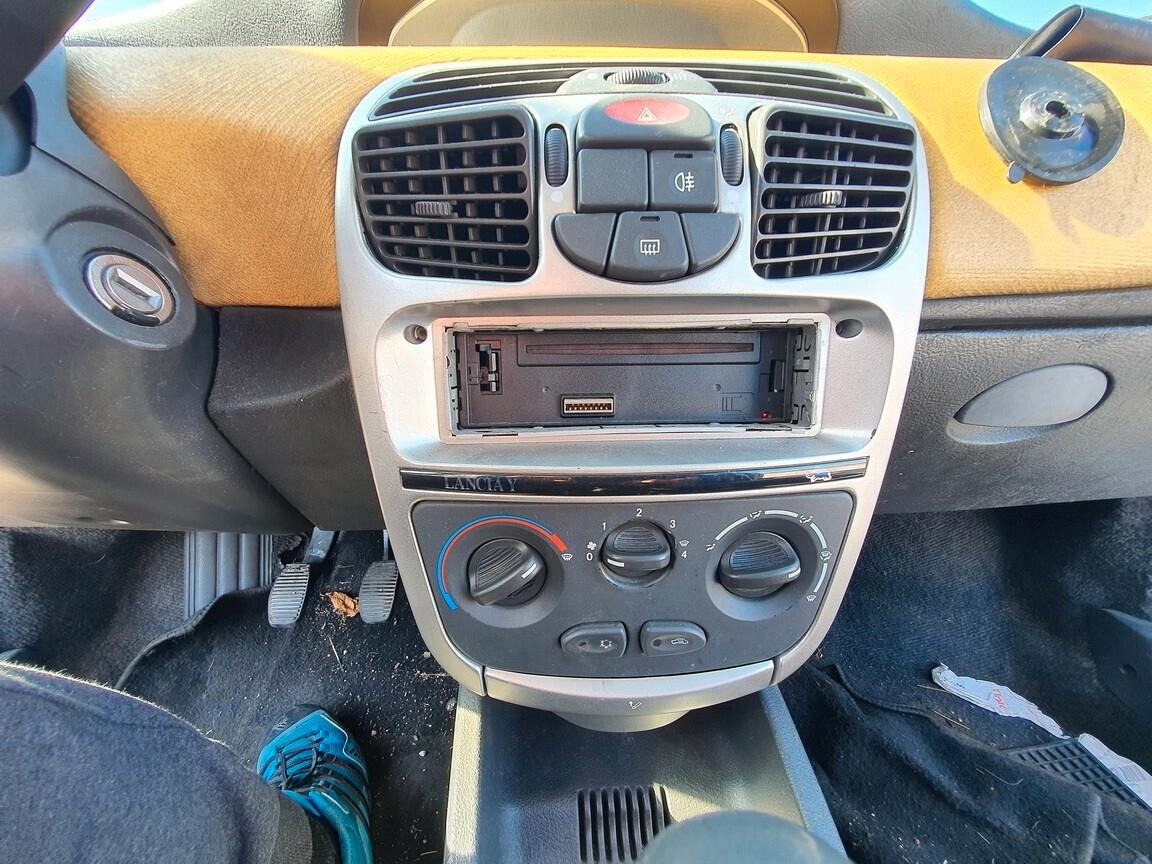 Lancia Y 1.2i cat Elefantino Blu