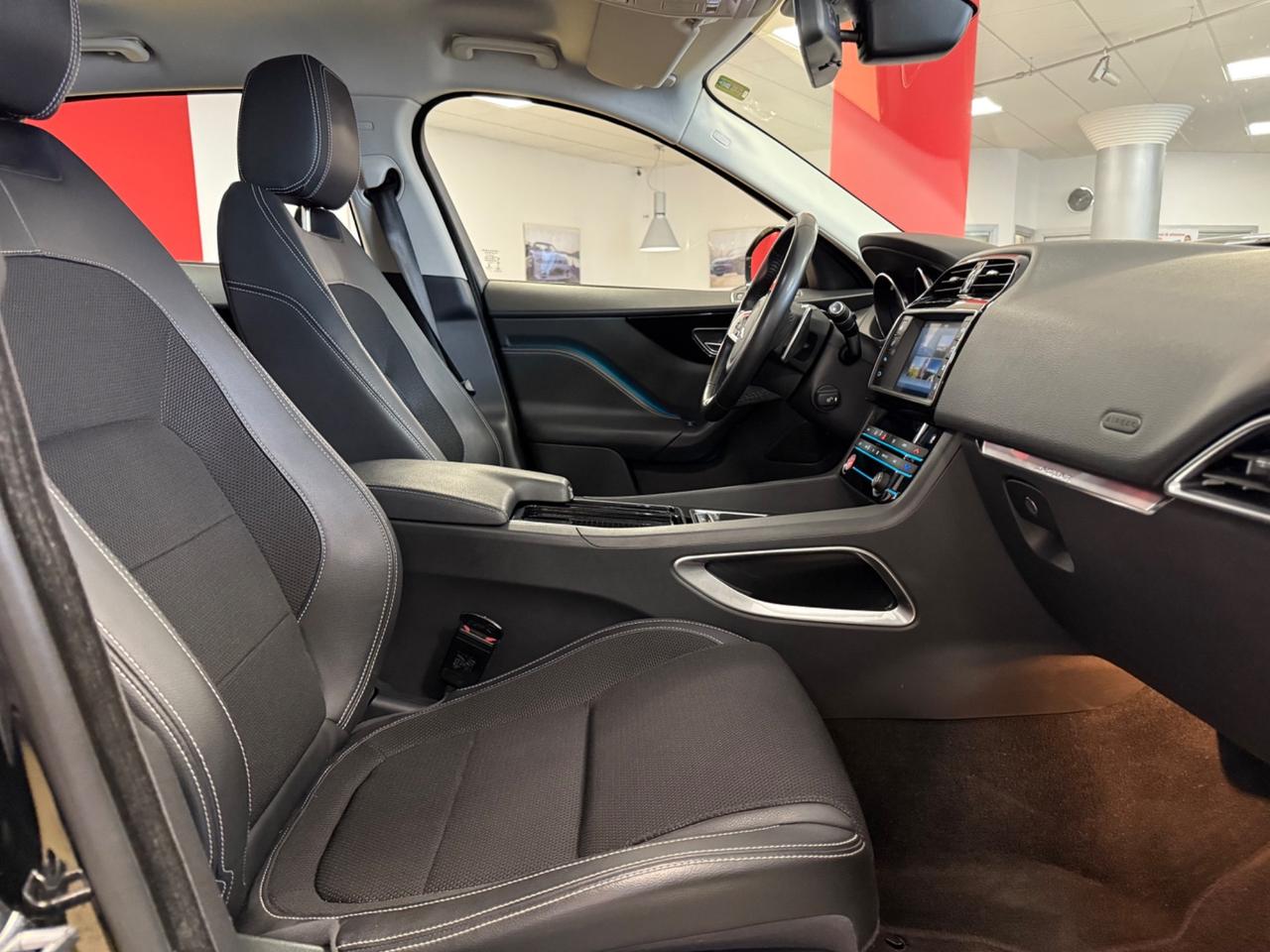Jaguar F-Pace 2.0 D 240 CV AWD aut. R-Sport