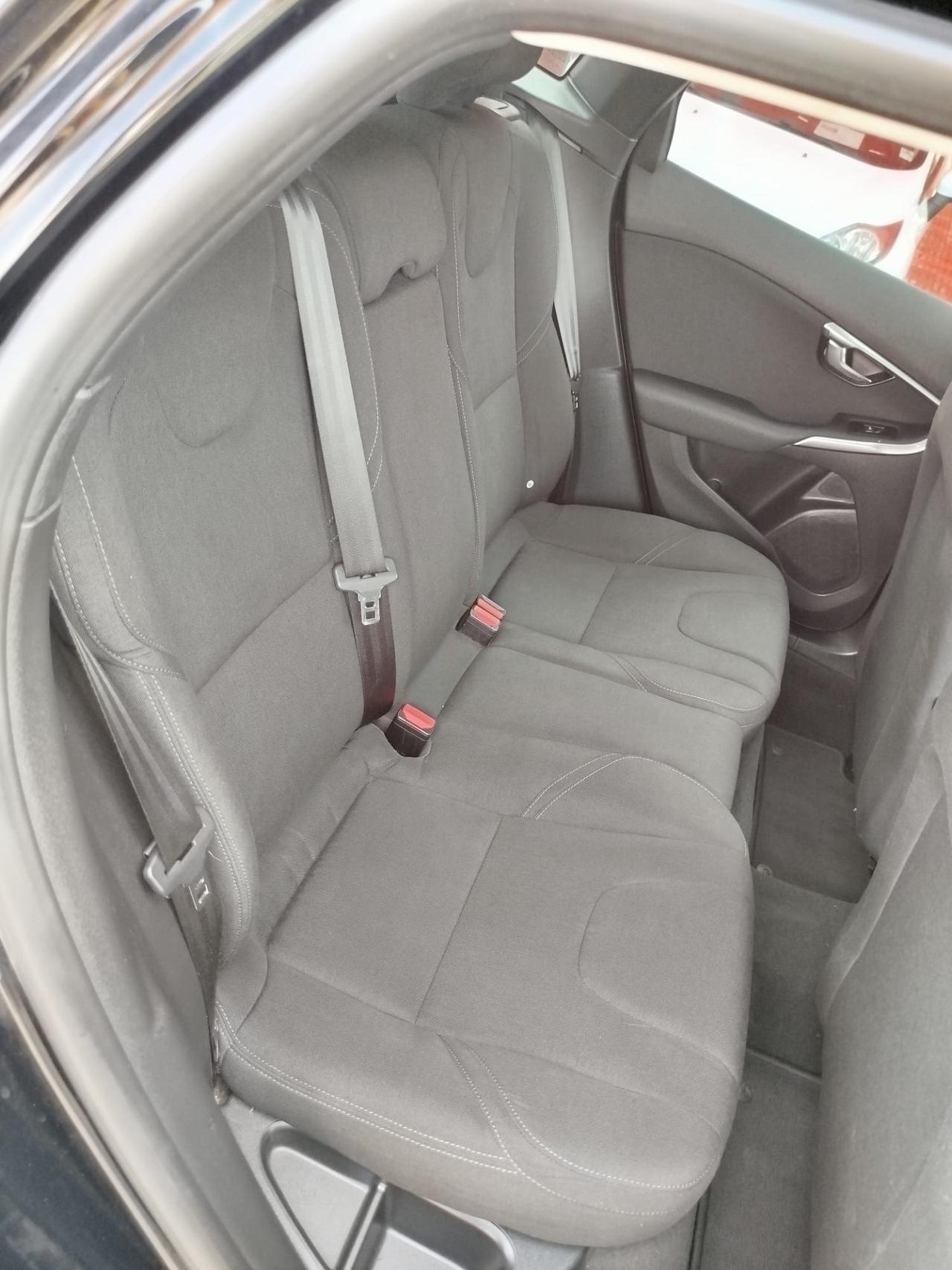 Volvo V40 Cross Country D2 136.000 KM