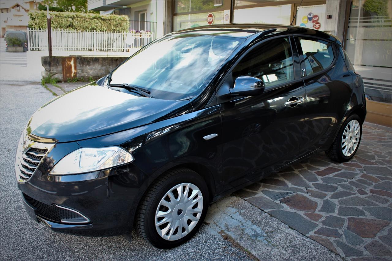 Lancia Ypsilon 1.2 69 CV 5 porte km 65000 Neopatentati