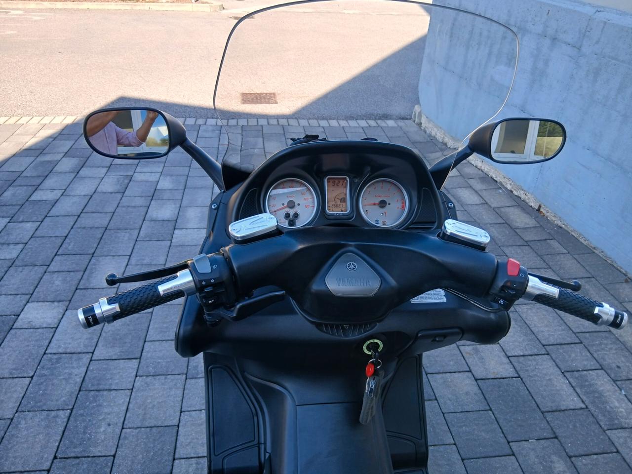 Yamaha T Max black+led+cupolino e bauletto...permute auto