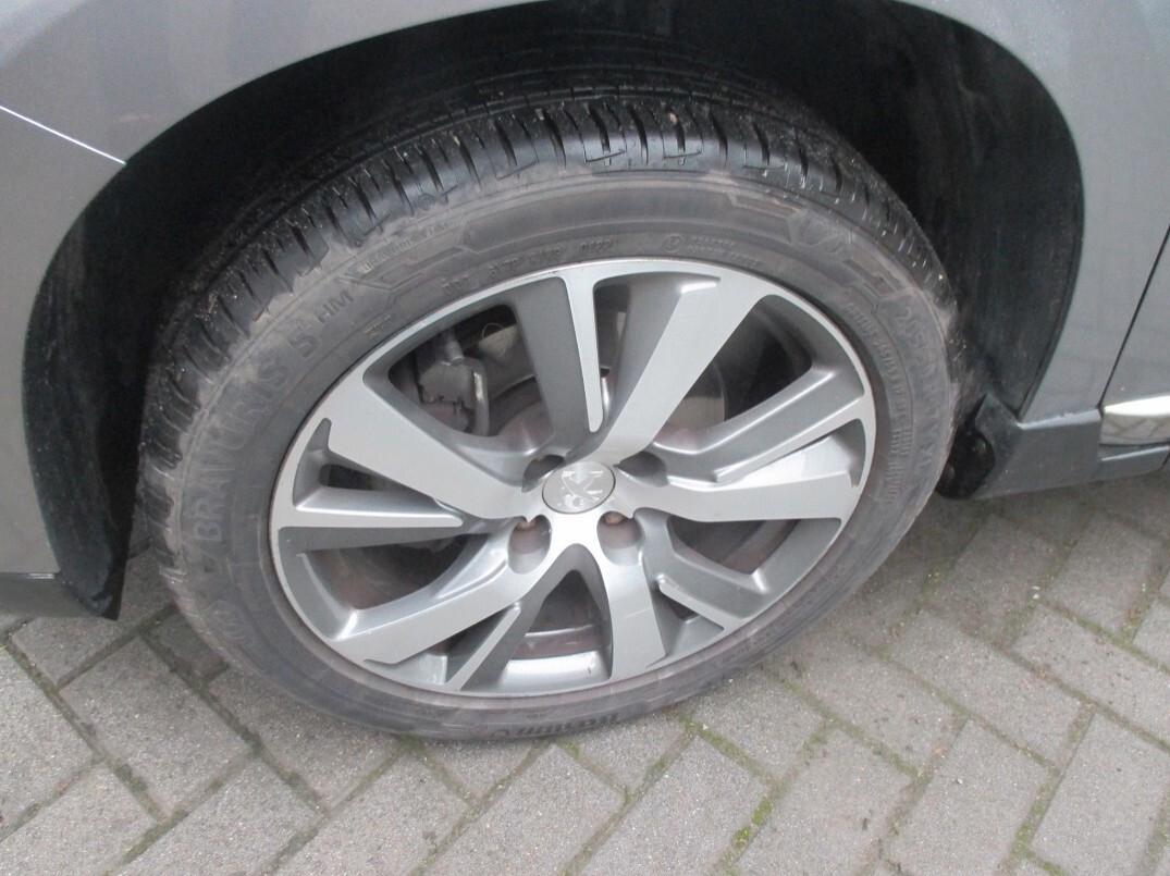 Peugeot 2008 1.2 puretech Euro 6 Per Neopatentati