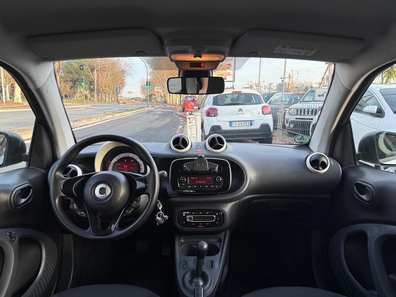Smart ForTwo 1.0 71cv Coupe Clima cambio Auto fari nuovi