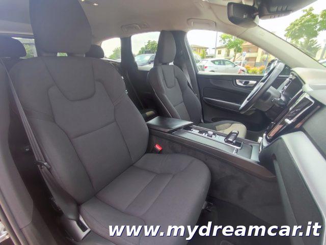 VOLVO XC60 B4 (d) AWD Geartronic Momentum