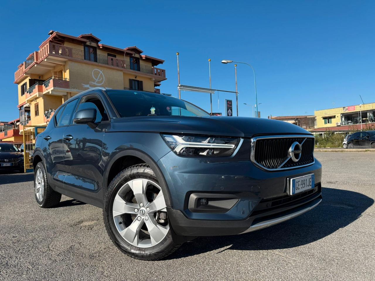 VOLVO XC40 MOMENTUM T2 1.5BENZINA 129CV AUTOMATICA EURO6B
