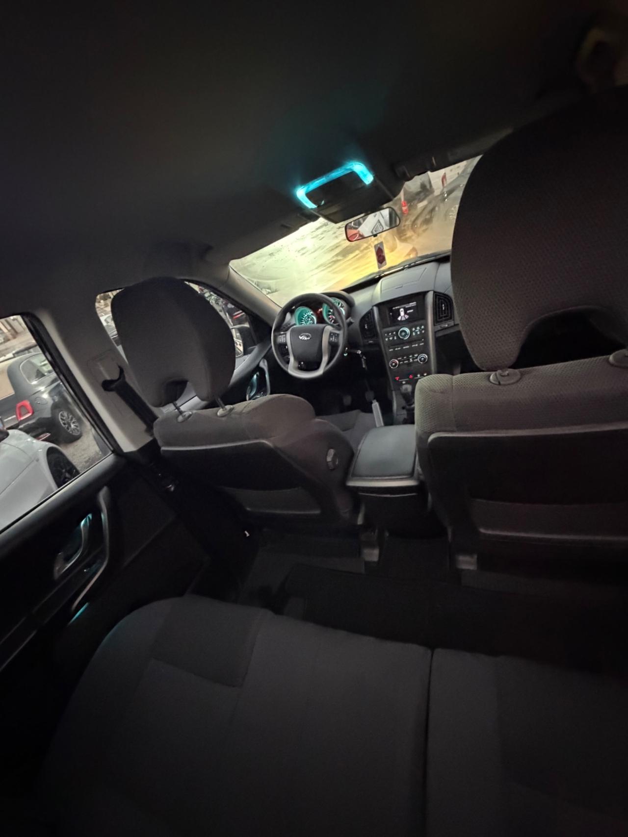 Mahindra XUV500 2.2 16V FWD W6