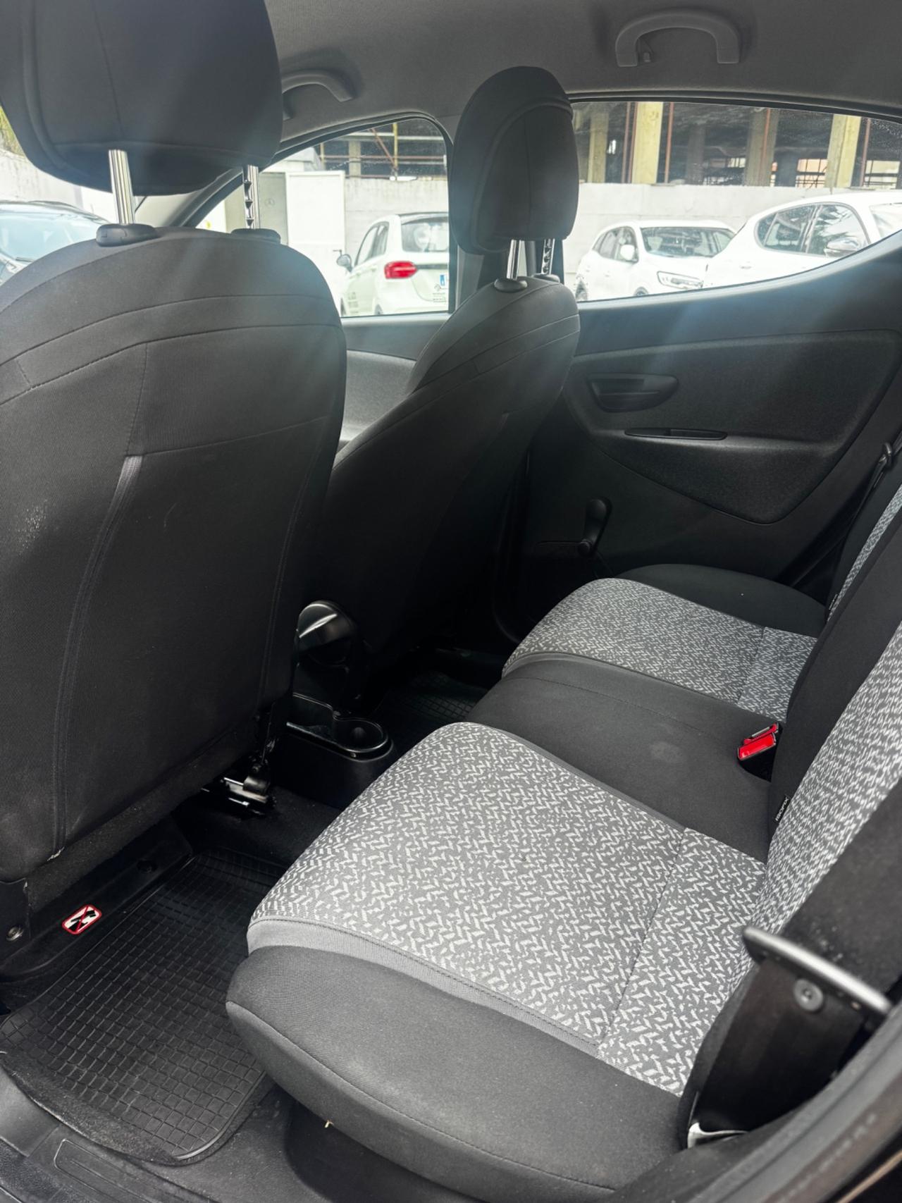 Lancia Ypsilon 1.0 FireFly 5 porte S&S Hybrid Alberta Ferretti