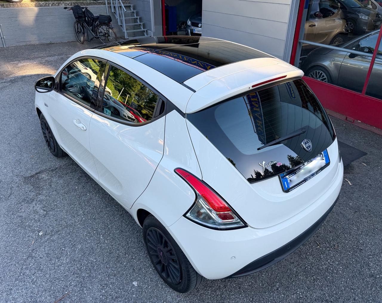 Lancia Ypsilon 1.2 benzina tetto panoramico apribile