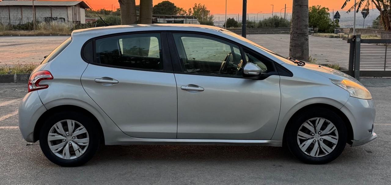 Peugeot 208 1.4 HDi LEGGI DESCRIZIONE