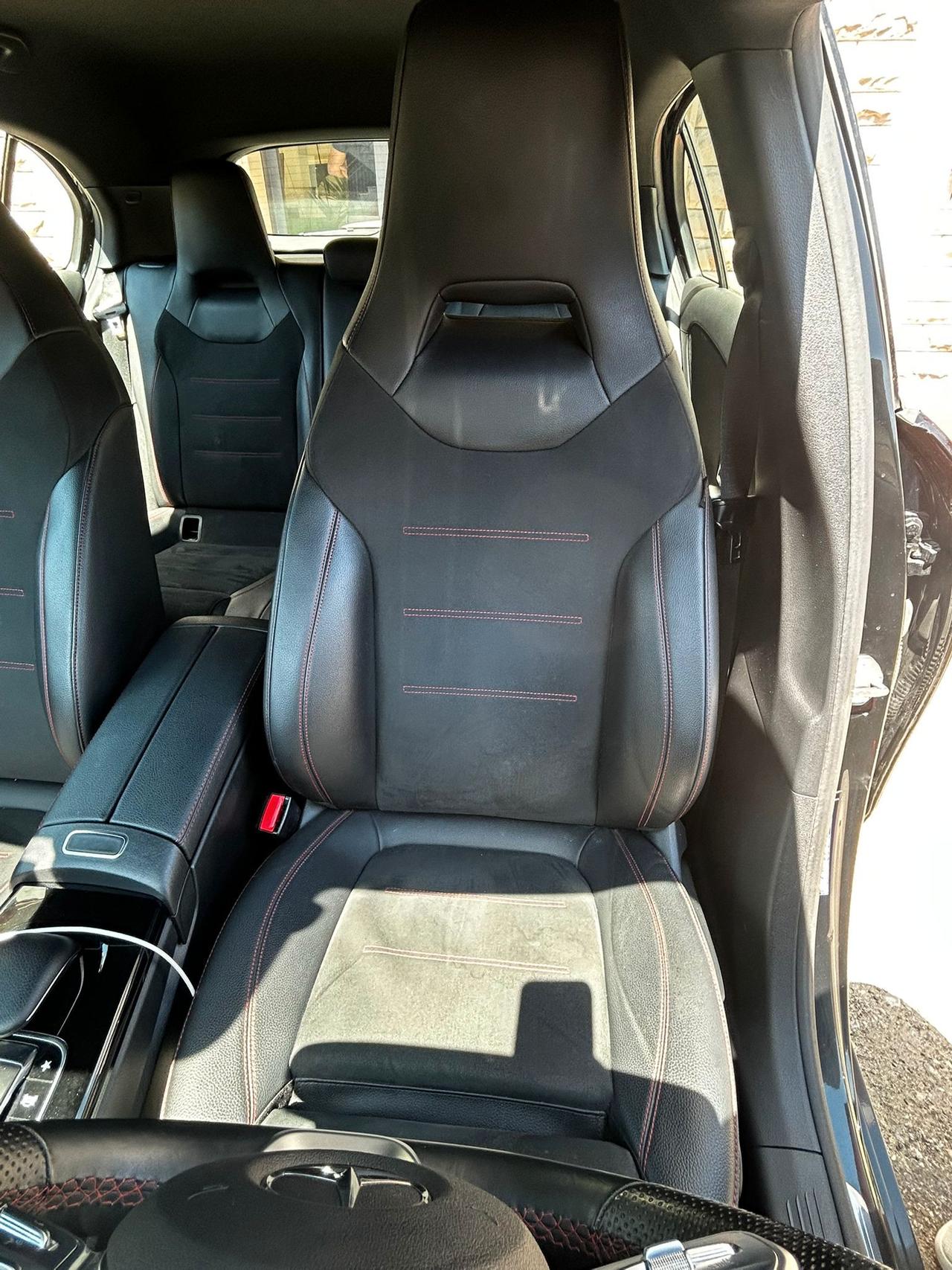 Mercedes-Benz A 180 Premium AMG