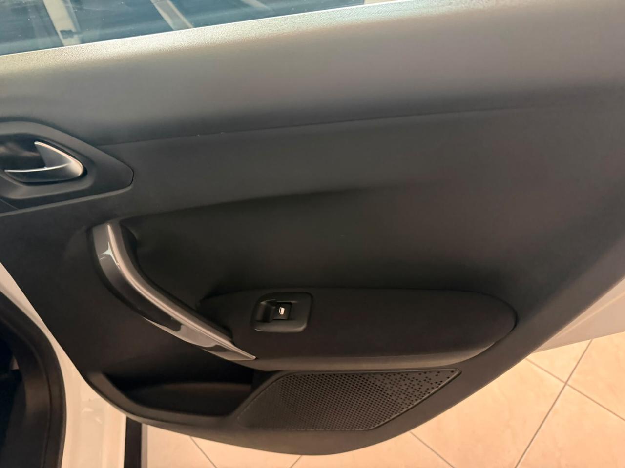 Peugeot 2008 BlueHDi 100 Active