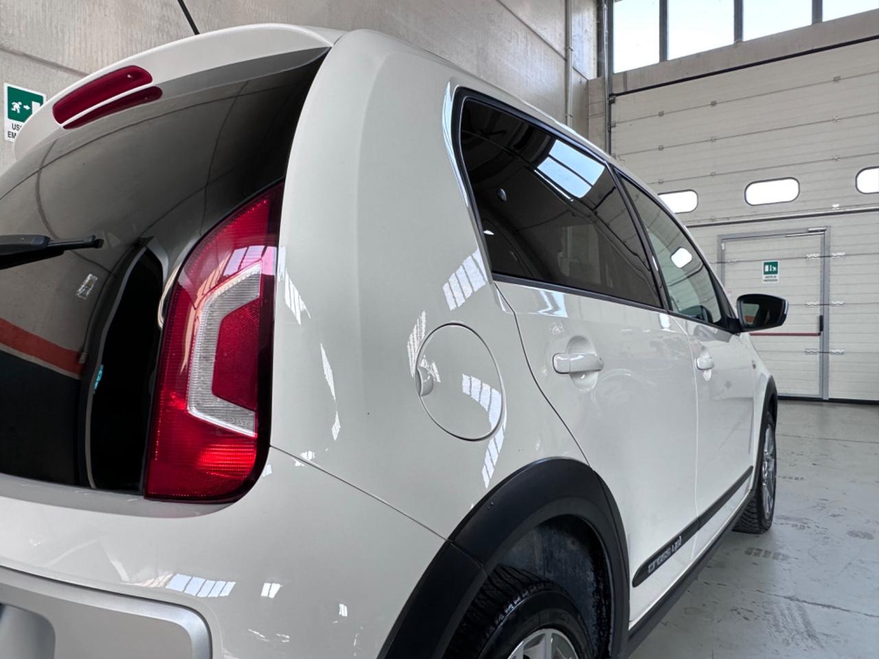 Volkswagen up! 1.0 75 CV 5p. cross