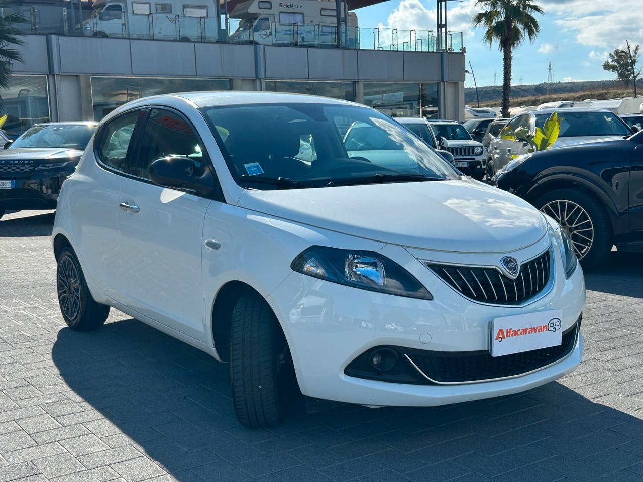 Lancia Ypsilon 1.0 firefly hybrid Gold