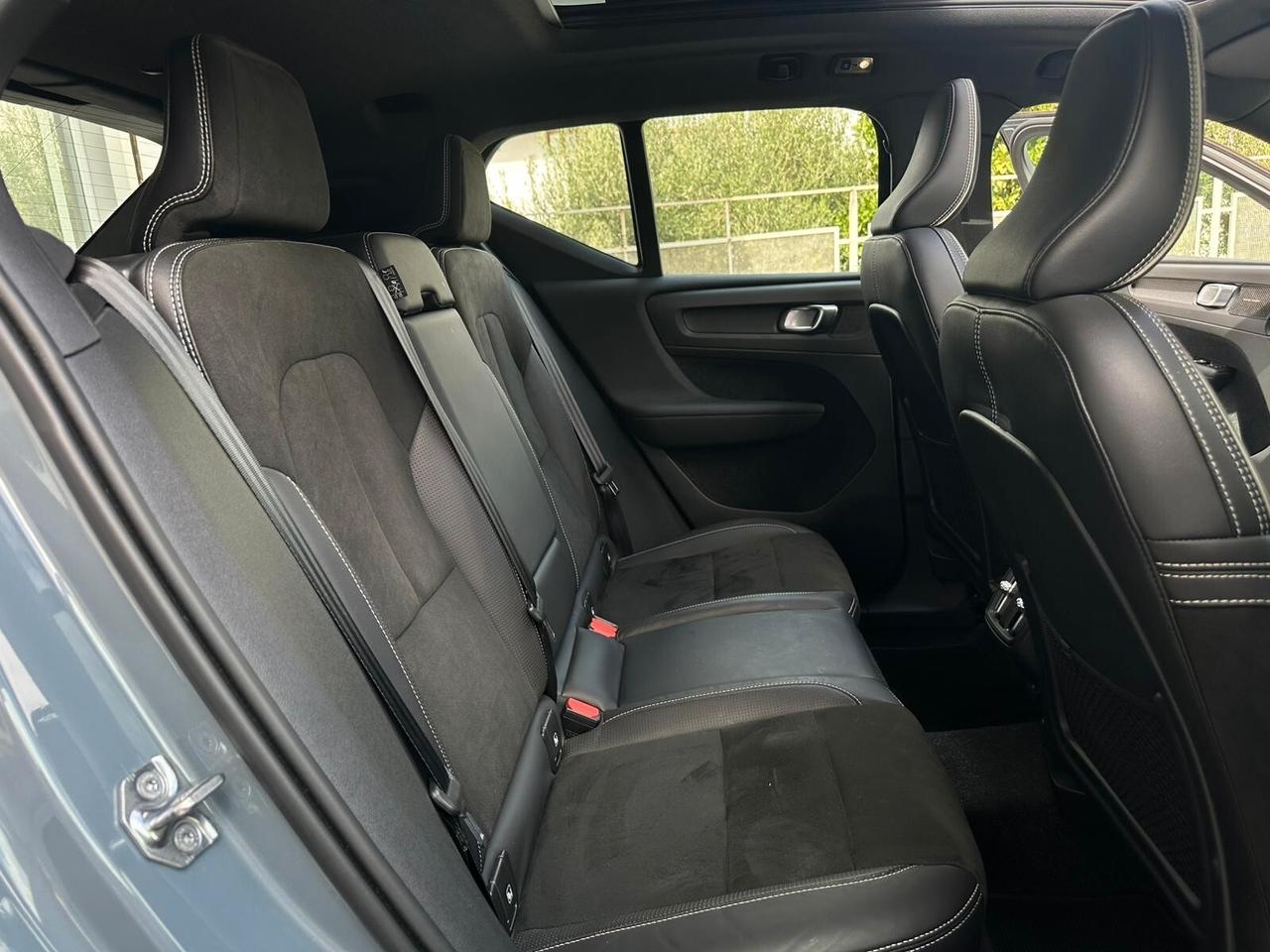 Volvo XC40 B4 AWD Geartronic R-design - Tetto apribile
