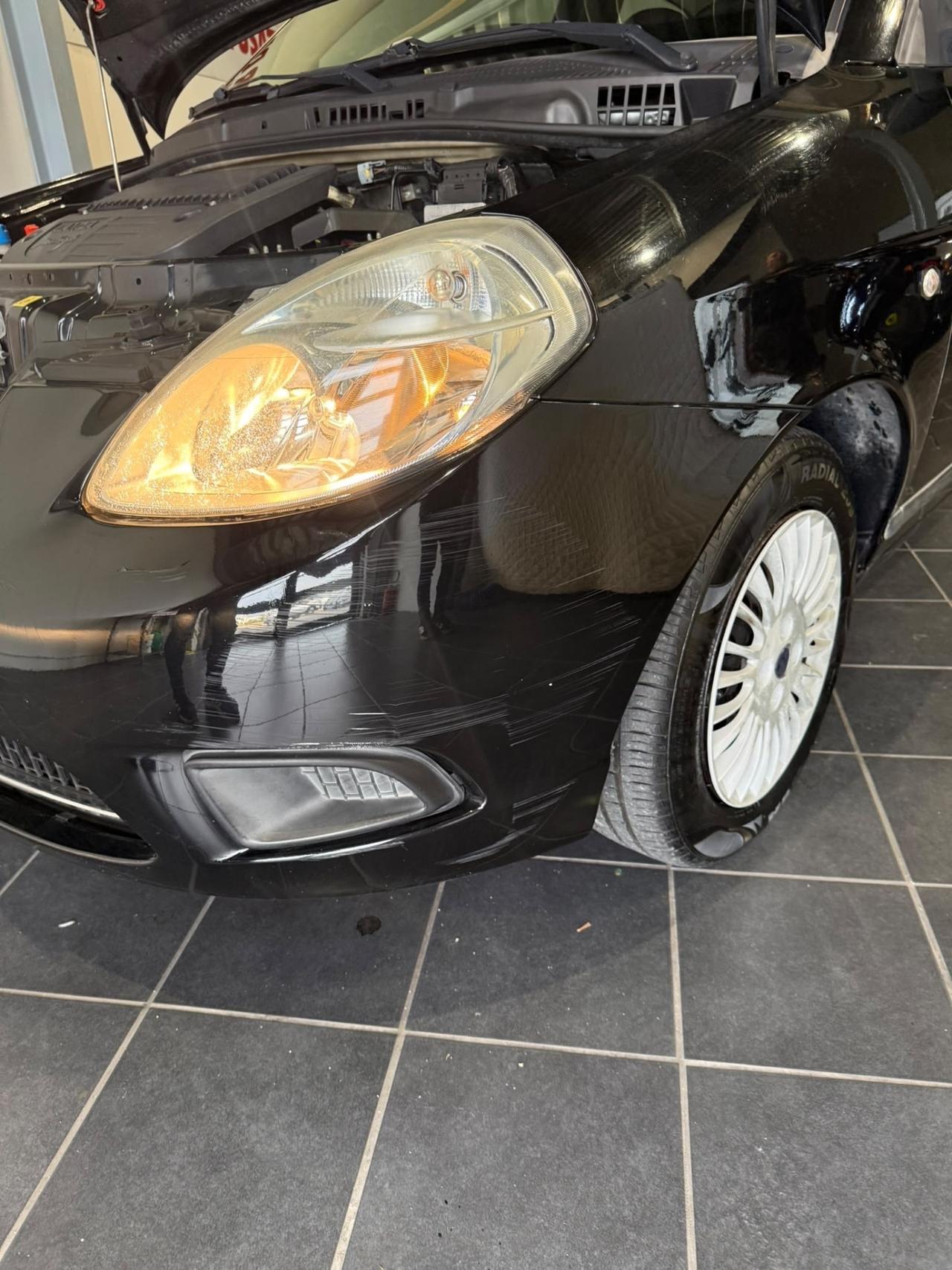 Lancia Ypsilon 1.3 MJT -NEOPATENTATI