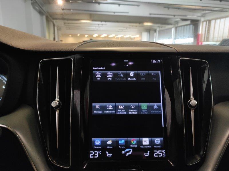 VOLVO XC60 (2017-->) - XC60 B4 Geartronic Momentum