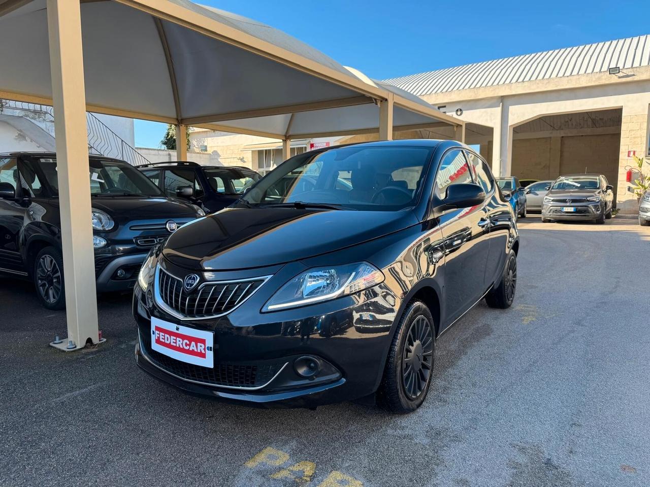 Lancia Ypsilon 1.0 FireFly 5 porte S&S Hybrid Ecochic Silver