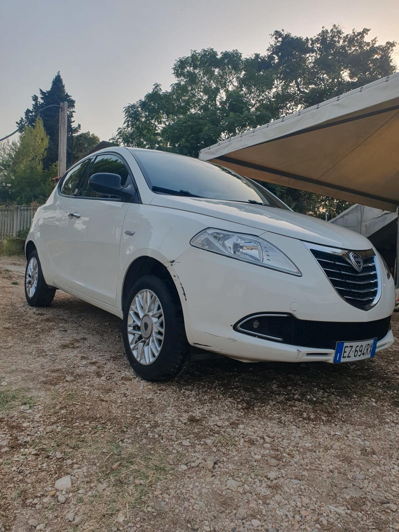 SUPER OCCASIONE: Lancia Ypsilon full, Turbo/Metano - Interni come NUOVI!