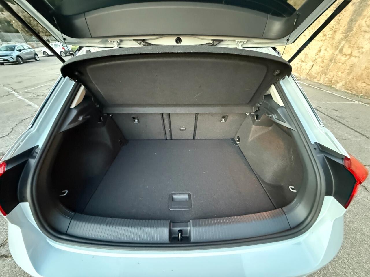 Volkswagen T-Roc/1.0 TSI 116 CV/CAR PLAY/CERCHI 17"/NEO