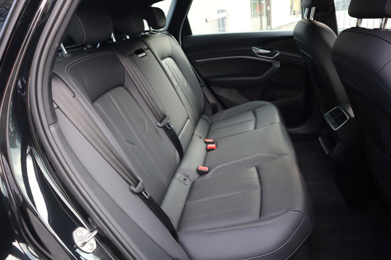Audi e-tron 55 Quattro 408 CV Black Line - Cerchi da 21" Gancio traino