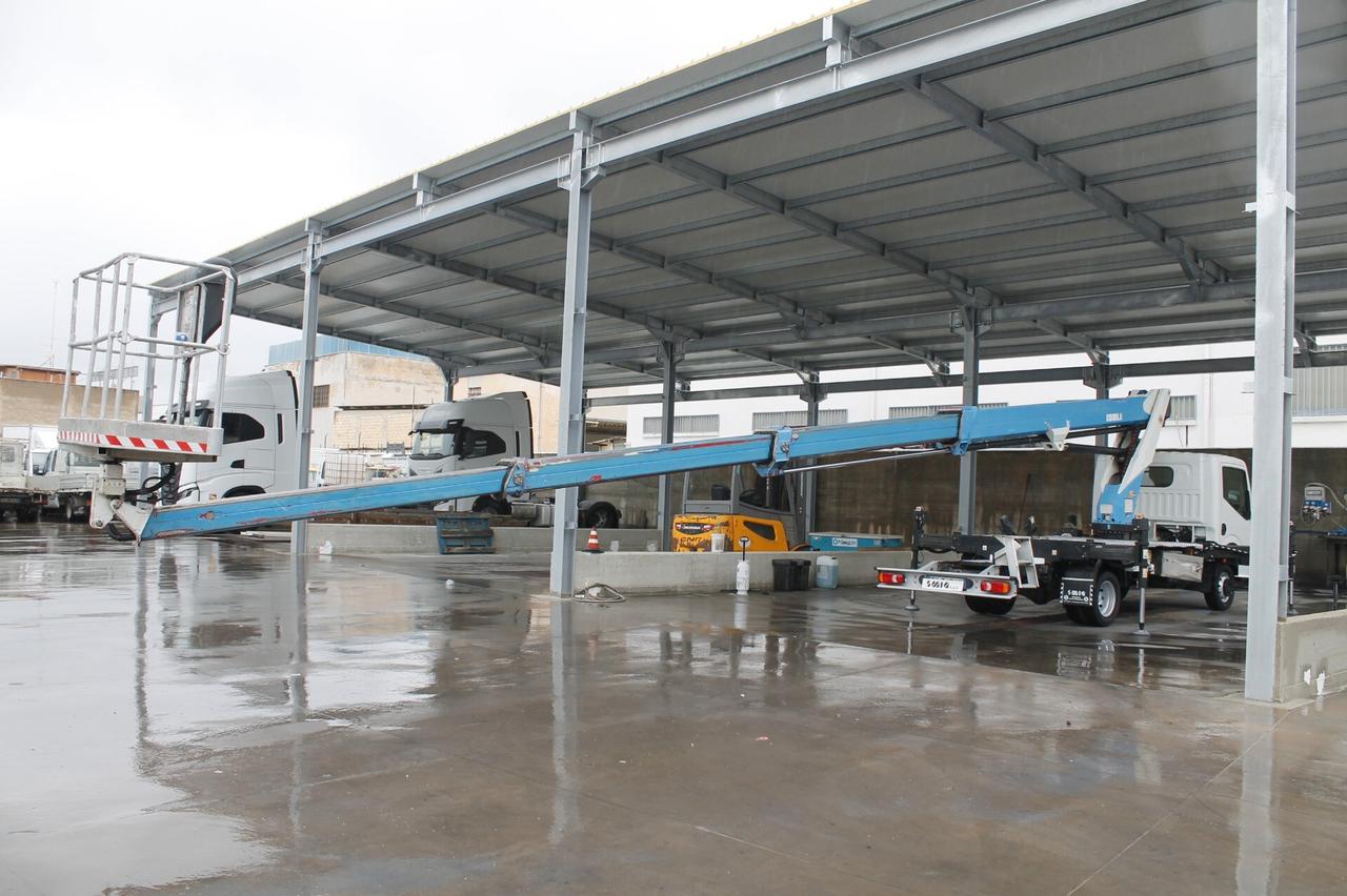 Nissan cabstar piattaforma aerea Isoli 24 metri