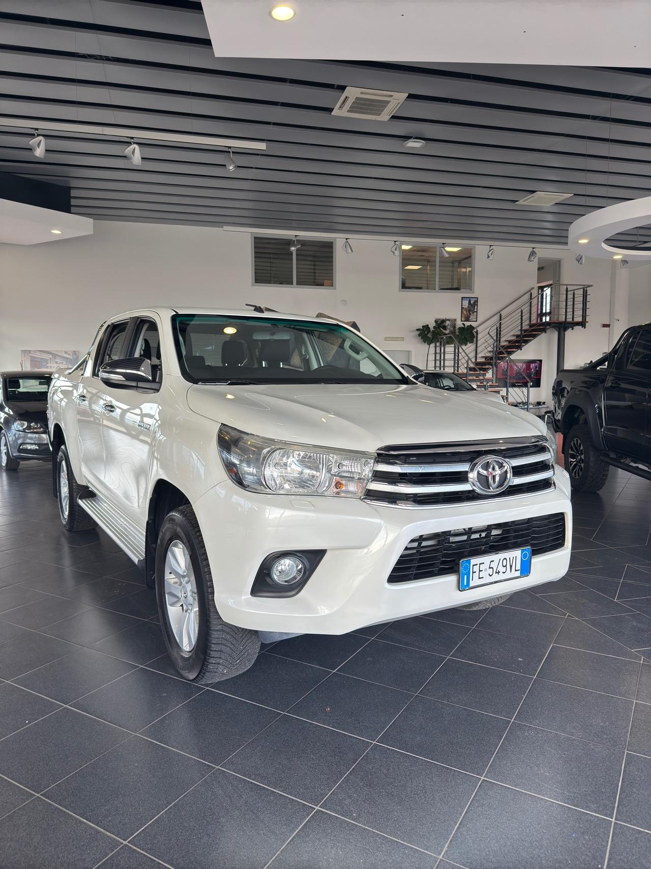 Toyota Hilux 2.4 D-4D 4WD 4 porte Double Cab Lounge