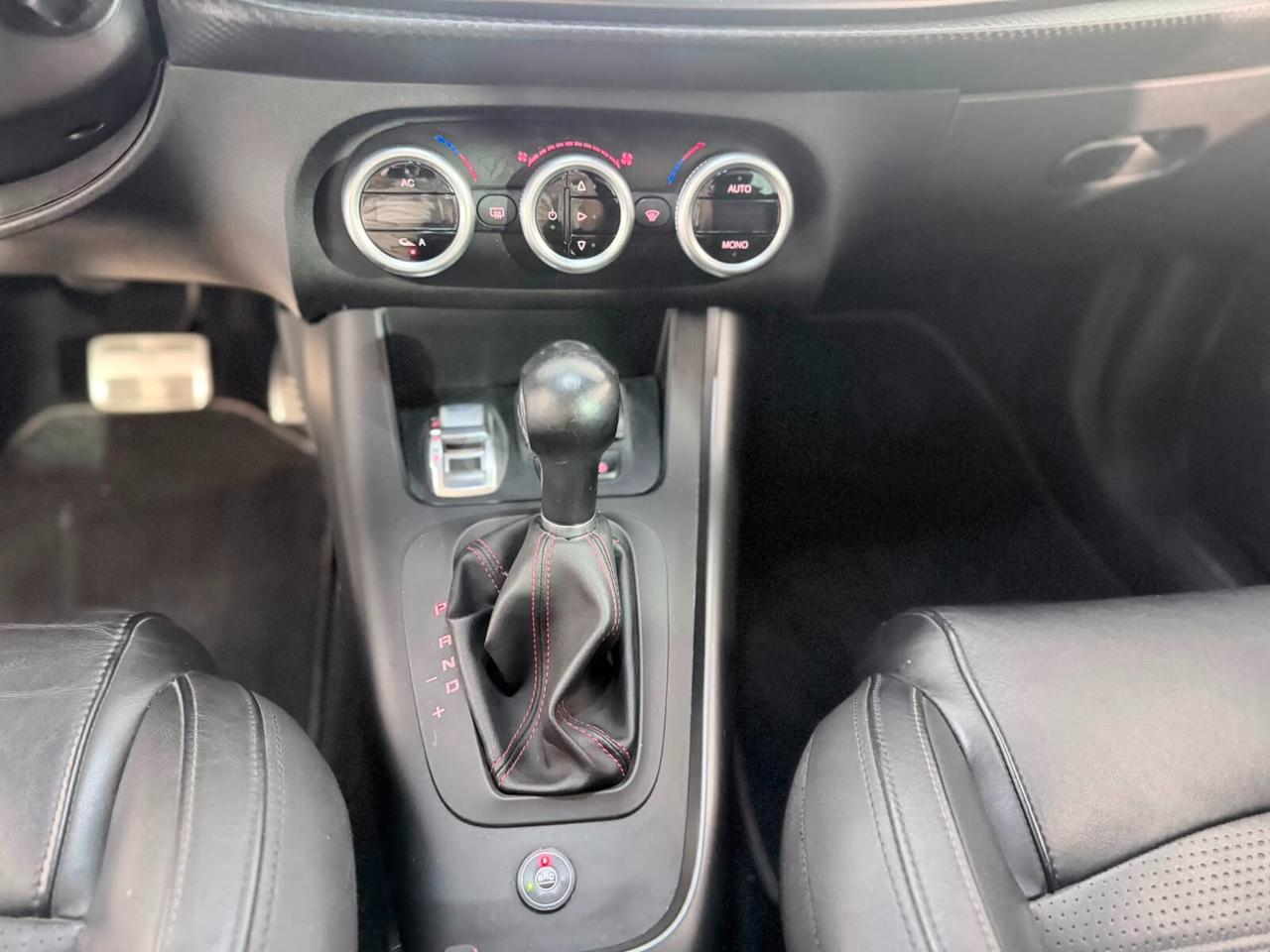 ALFA GIULIETTA AUTOMATICA GPL 170CV CARBON LOOK