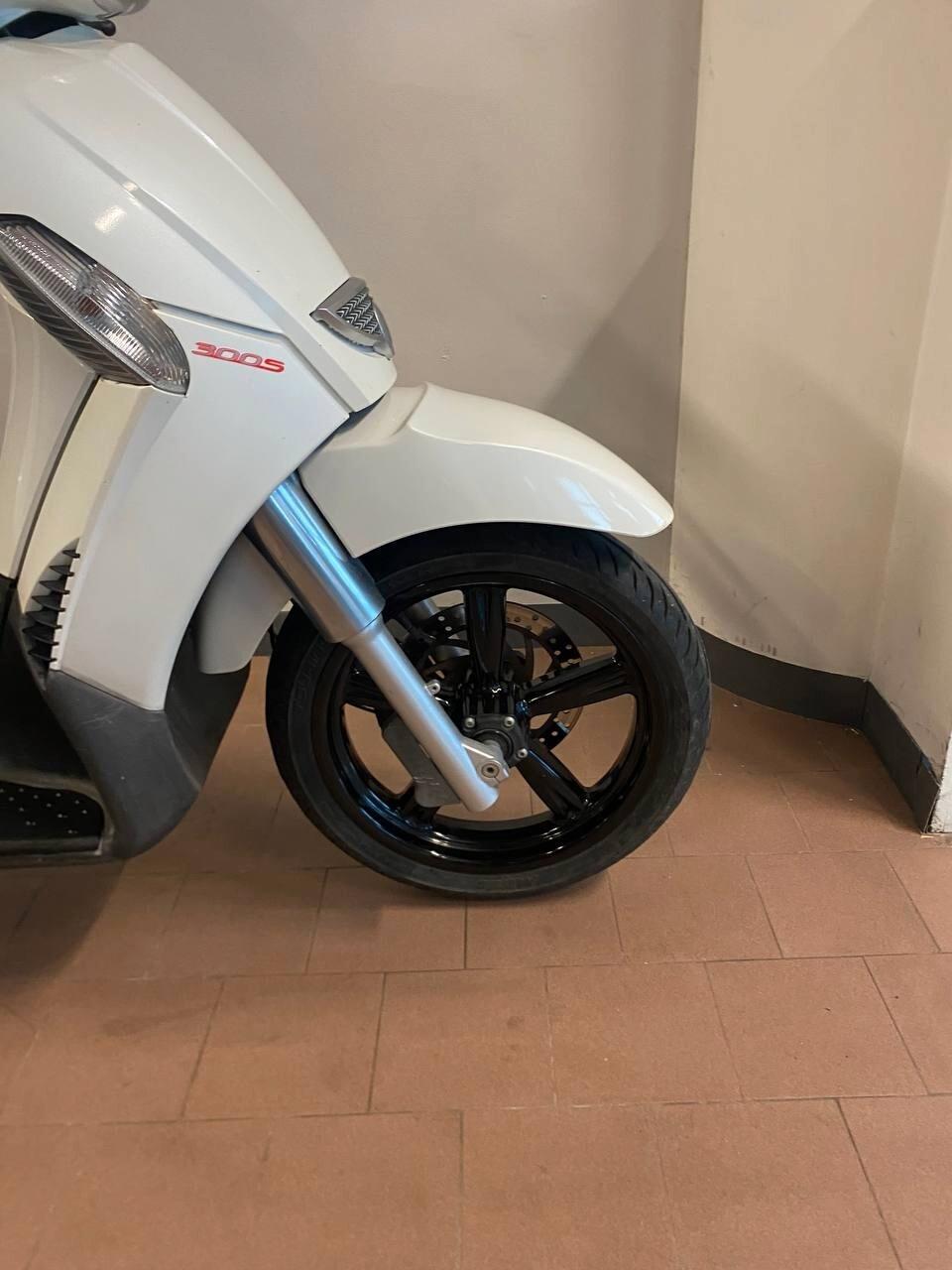 Aprilia Scarabeo 300
