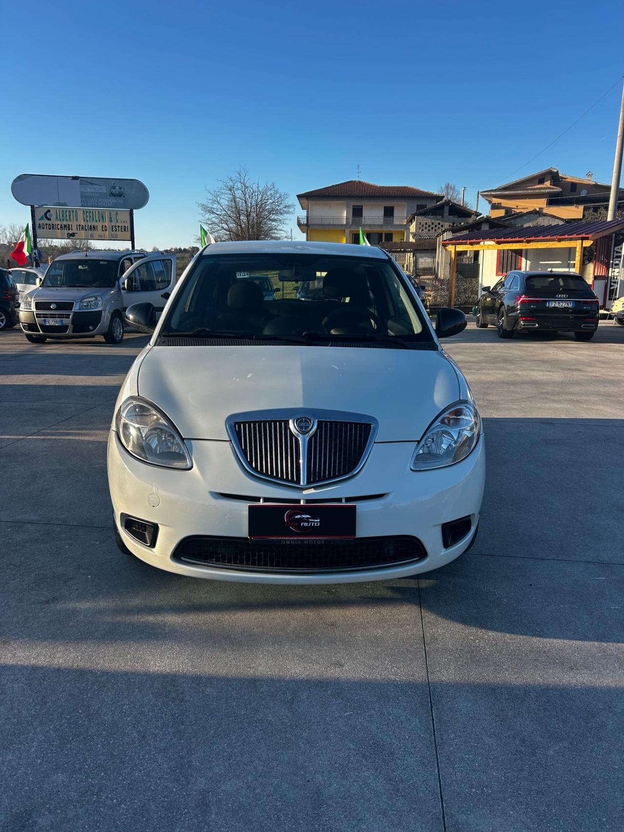 Lancia Ypsilon 1.2 69 CV Unyca