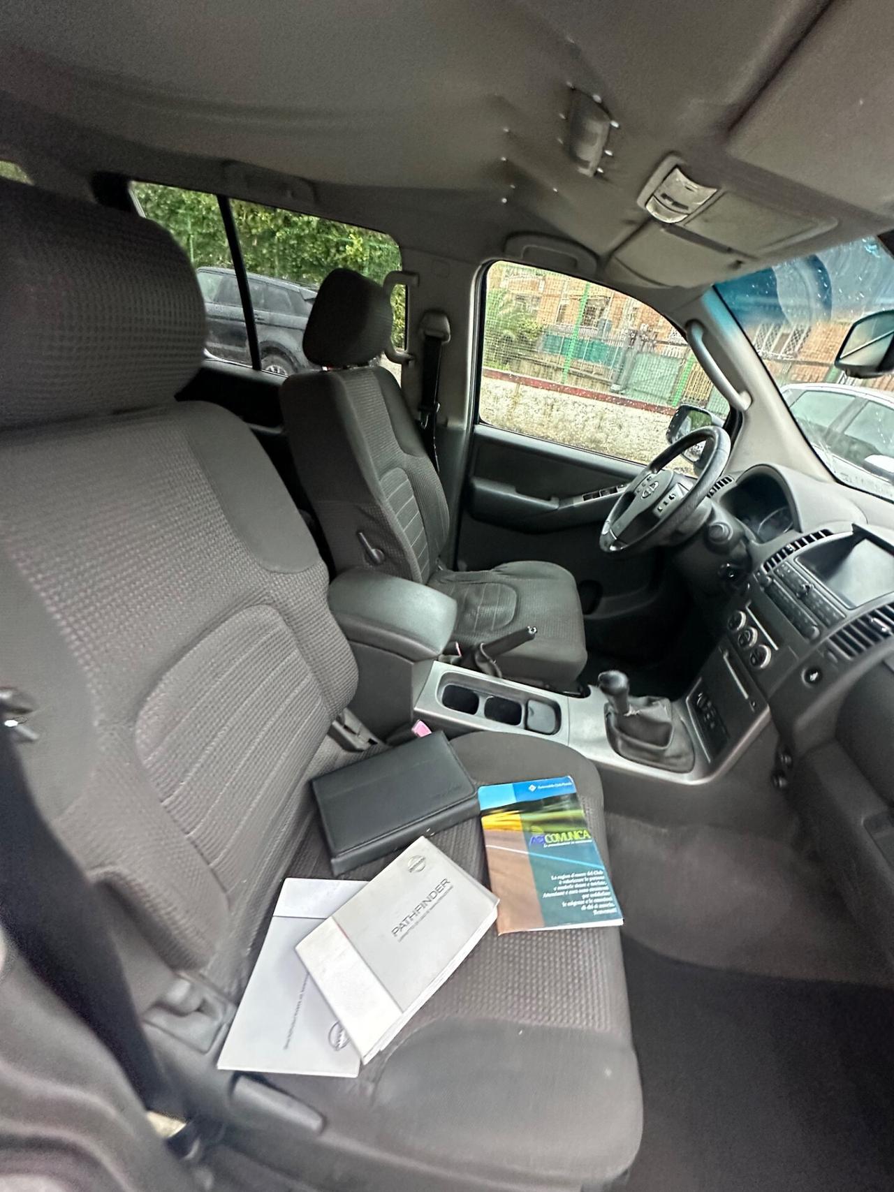 Nissan Pathfinder 2.5 dCi LE