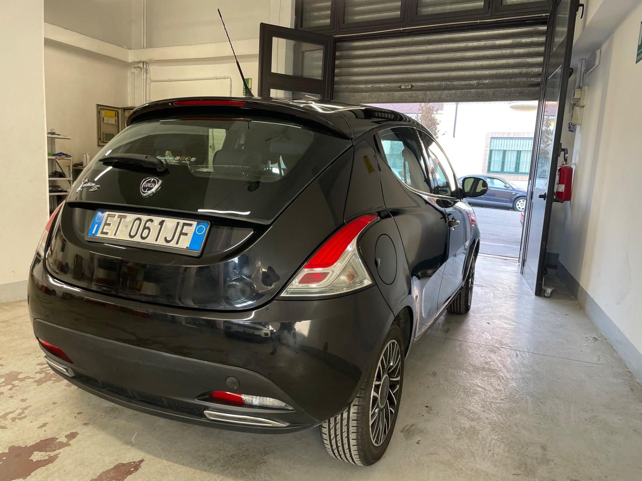 Lancia Ypsilon 1.2 69 CV 5 porte S Momodesign