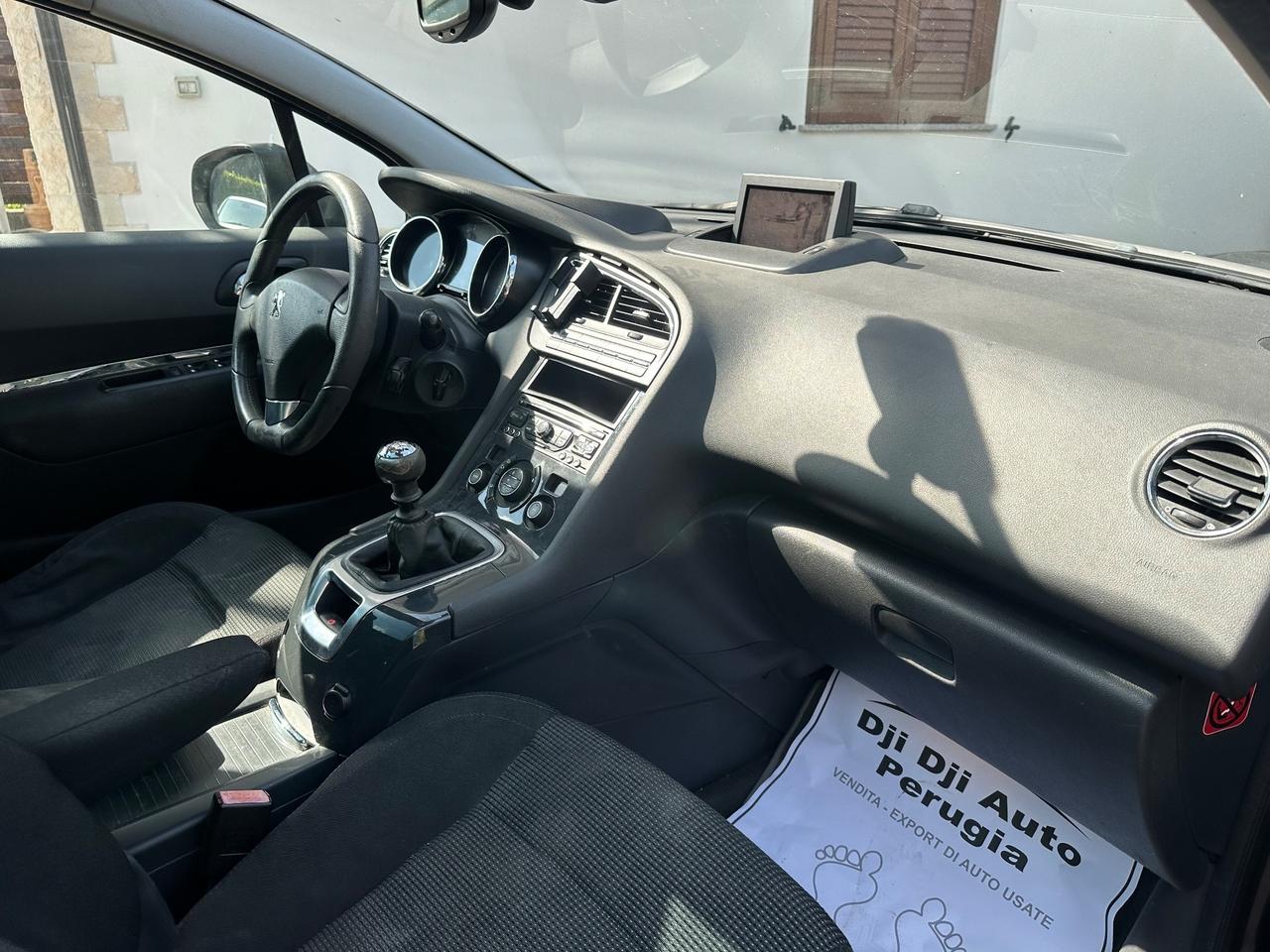 Peugeot 5008 1.6 HDi 110CV Féline