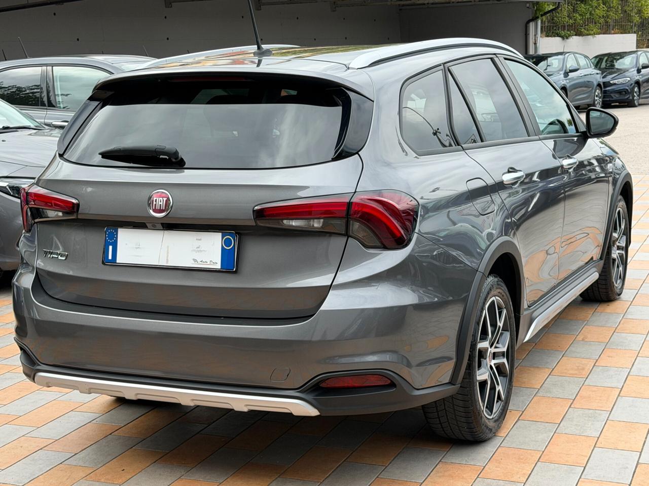 Fiat Tipo SW 1.6 M.JET 130 cv. CROSS (Autocarro 5 posti N1)