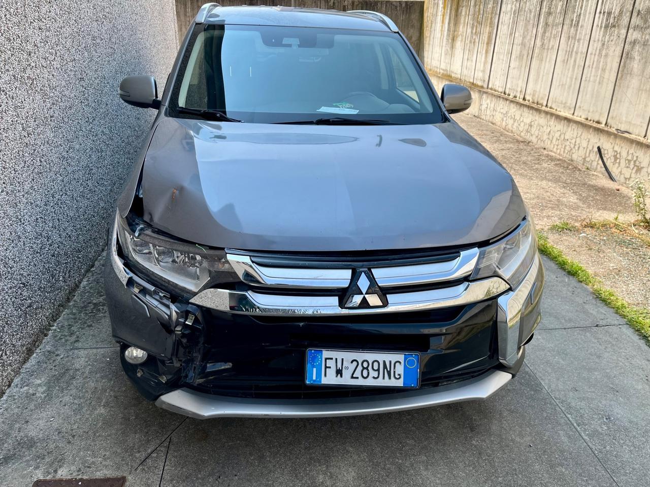 Mitsubishi Outlander 2.2 DI-D 4WD Instyle Plus SDA 7 posti